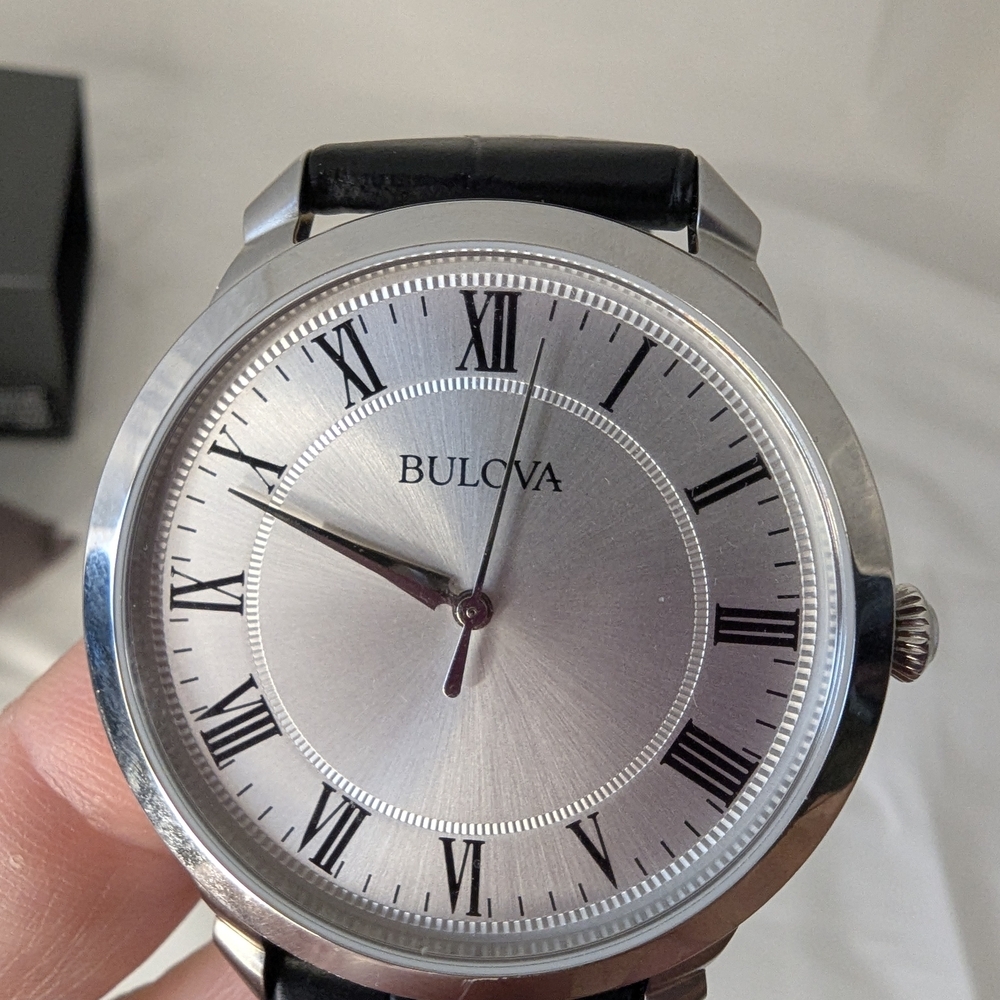 Elegant Bulova Silver Tone Watch with Black Leather Strap - Picture 6 of 11